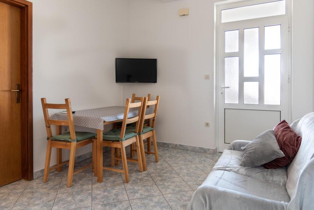 Rasin Apartments Pakoštane Екстериор снимка